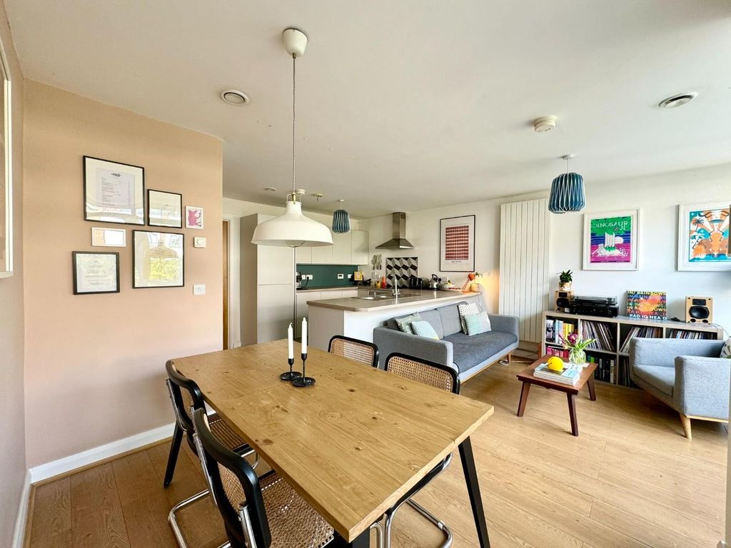 Property photo 2 of 36