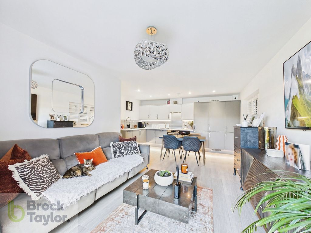 Property photo 2 of 24 07