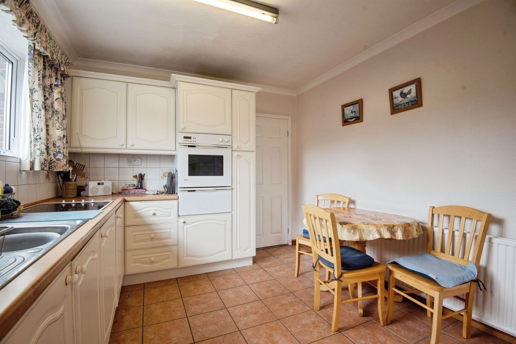 Property photo 3 of 27