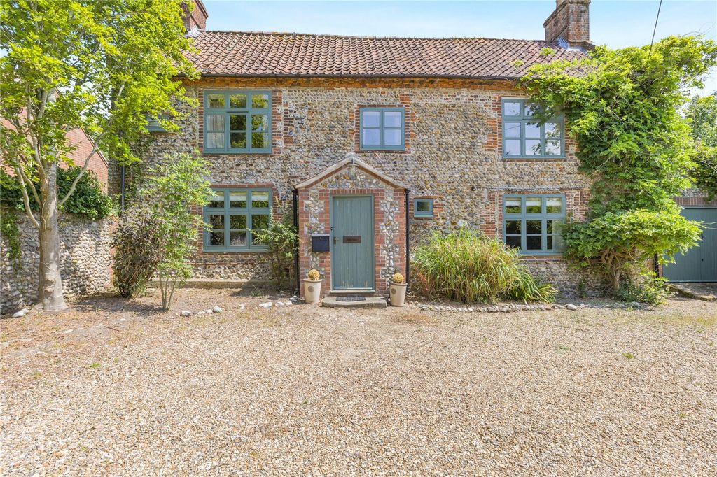 Property photo 1 of 19 Chapel Cottage