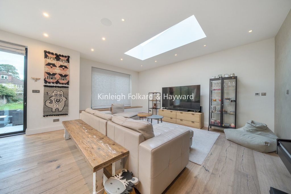 Property photo 2 of 21 Picture No. 14