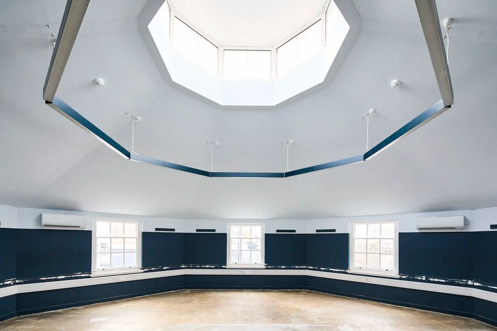 Property photo 2 of 6