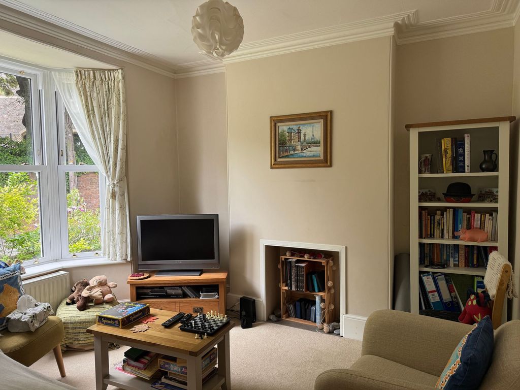 Property photo 2 of 13 Lounge