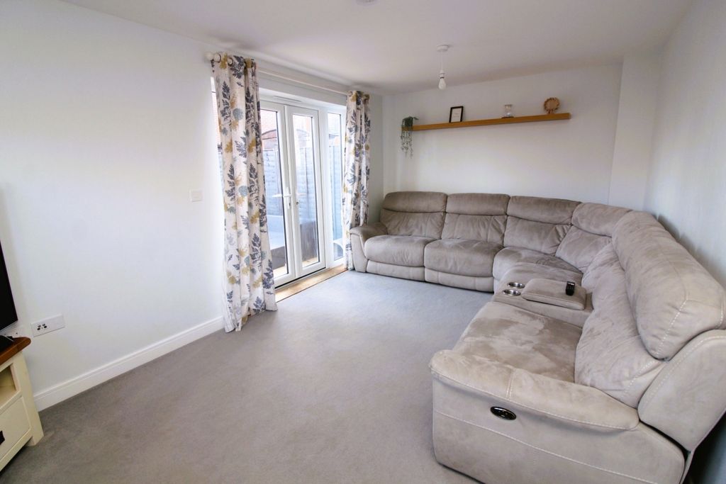 Property photo 3 of 23 Img_2833