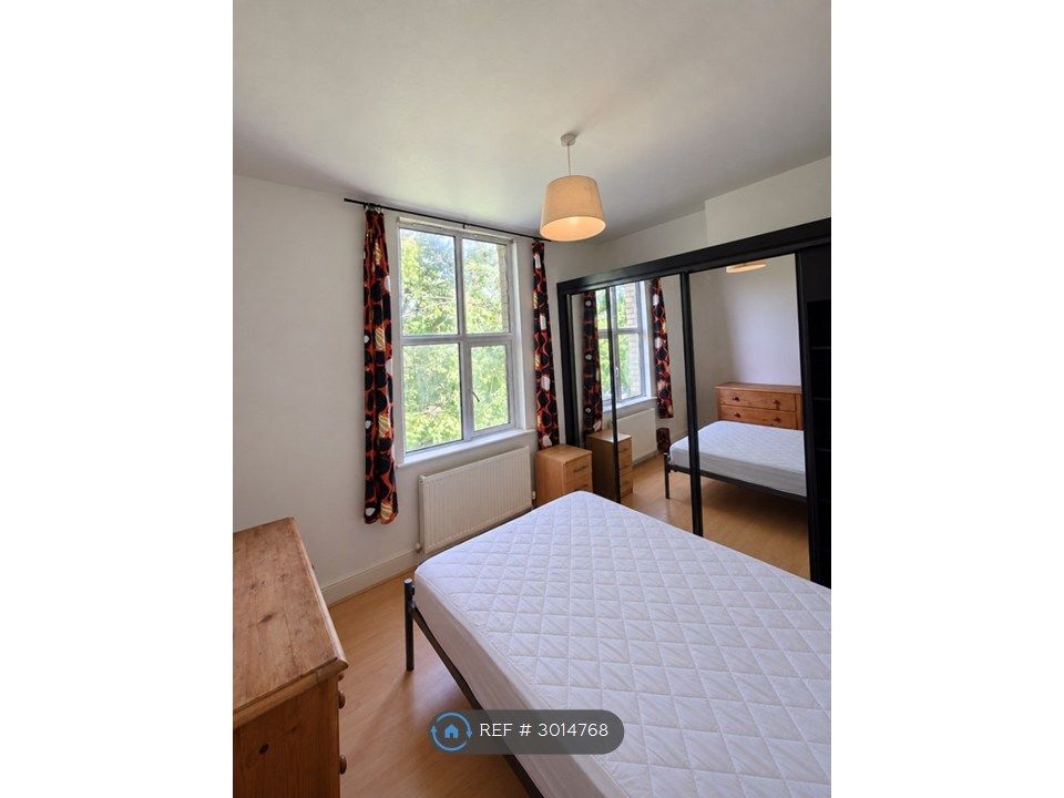 Property photo 2 of 10 Bedroom