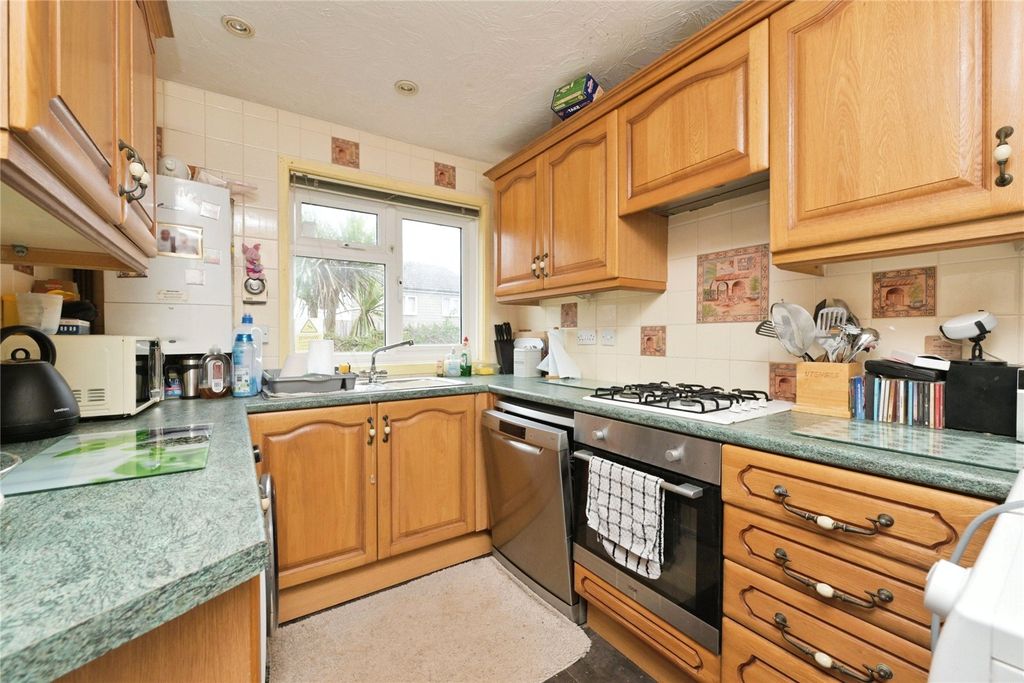Property photo 2 of 17 Kitchen
