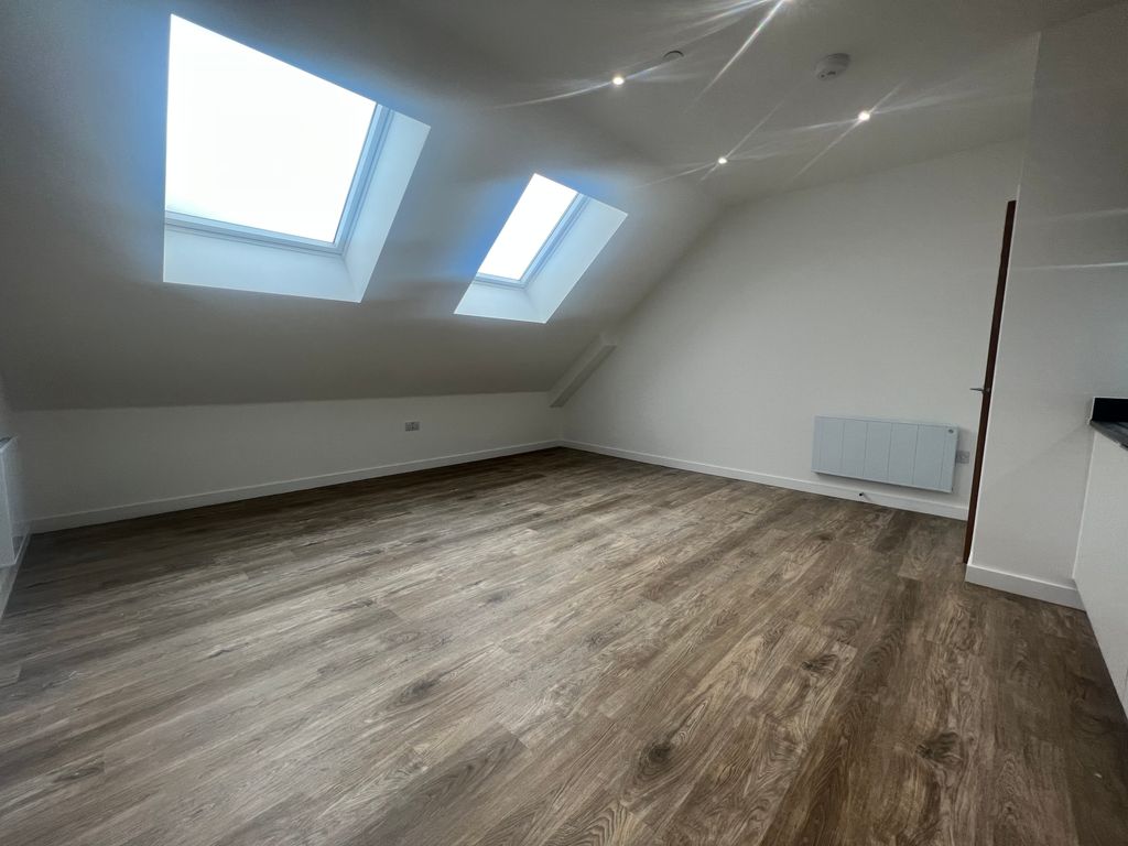 Property photo 3 of 6 Living Room