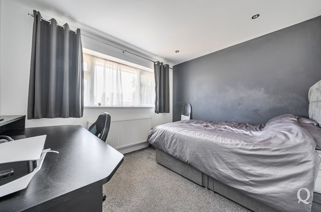 Property photo 3 of 25 3B4B812E-516A-445...