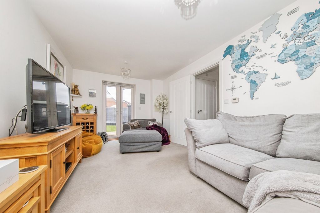 Property photo 3 of 17 Photo