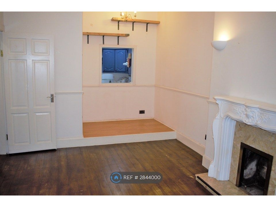 Property photo 3 of 13 Living/Dining Room