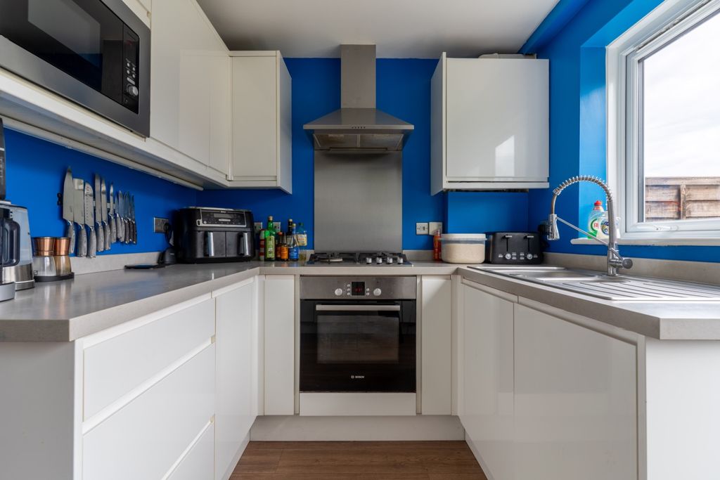 Property photo 3 of 16 5272324