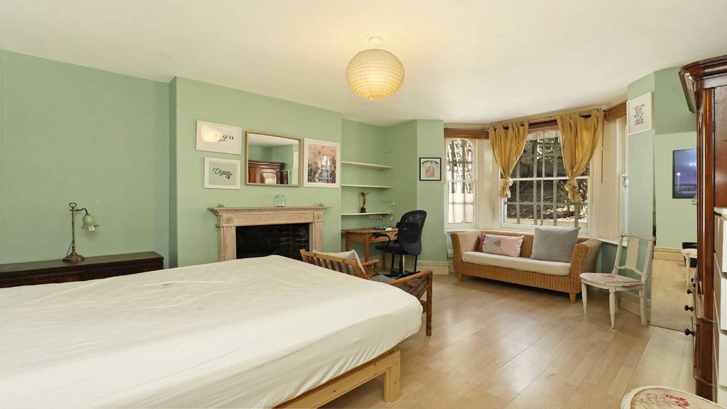 Property photo 3 of 6