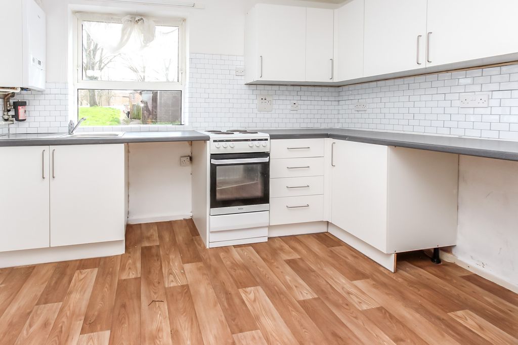 Property photo 2 of 10 Kitchen