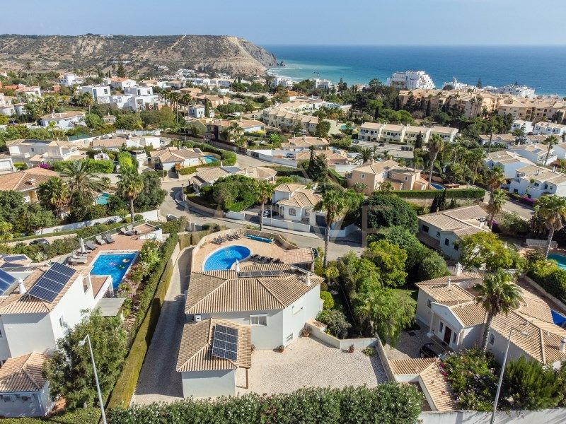 Property photo 2 of 33