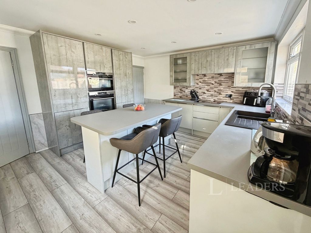 Property photo 1 of 20 Kitchen