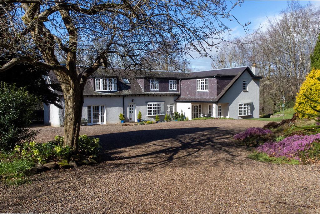 Property photo 1 of 30 Spinney House-01.Jpg