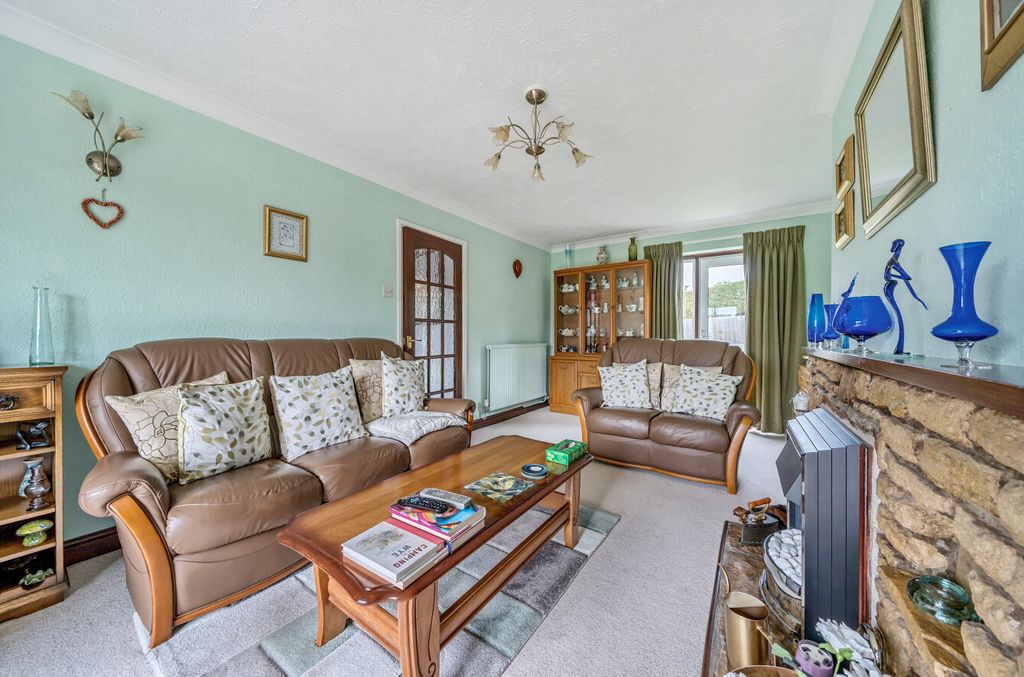 Property photo 2 of 22 1189915 (3)