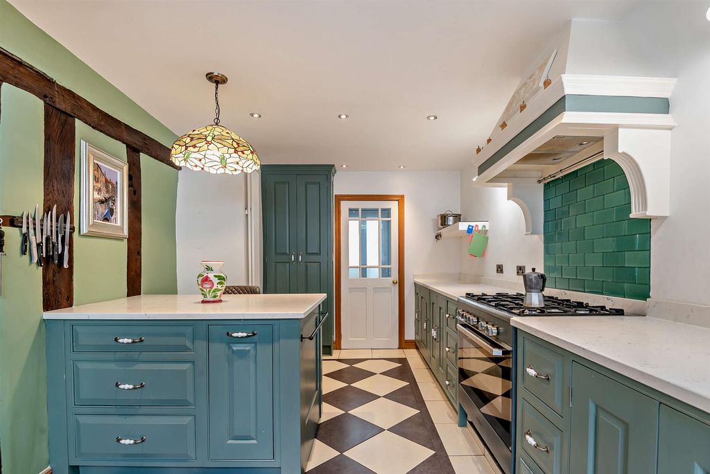 Property photo 3 of 14 8651965-Interior29-800.Jpg