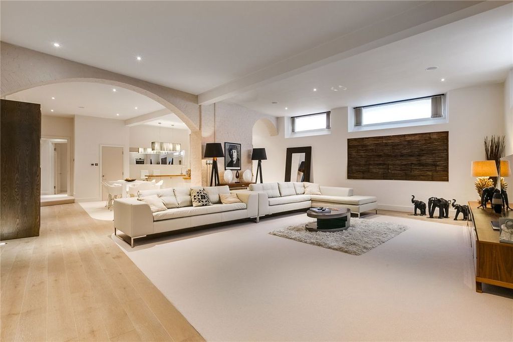 Property photo 2 of 9