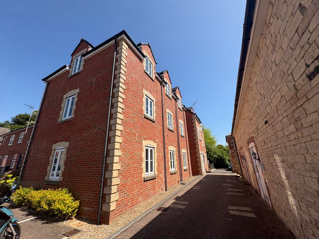 Property photo 1 of 7 Front