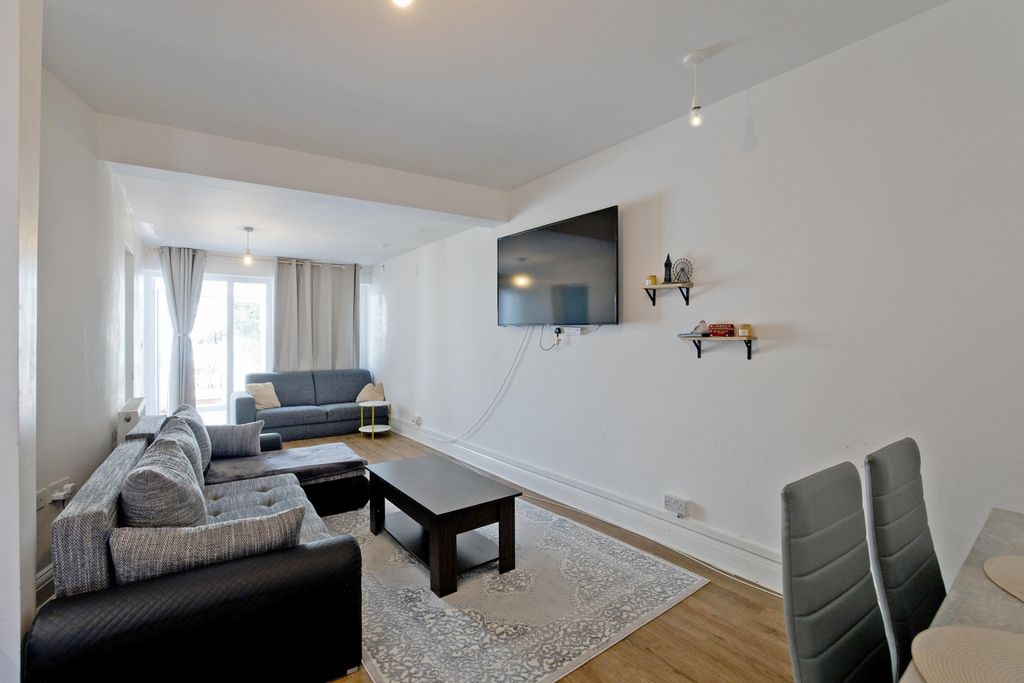 Property photo 2 of 16 Gallery
