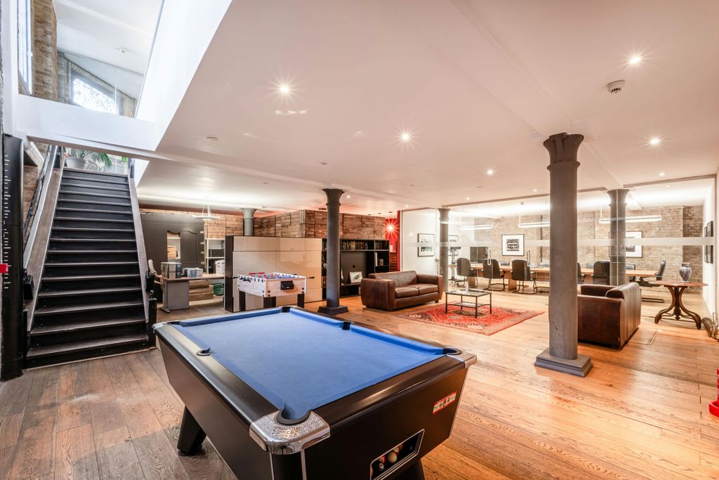 Property photo 3 of 12 Royal Mint St 66 - Low Res 5.Jpg