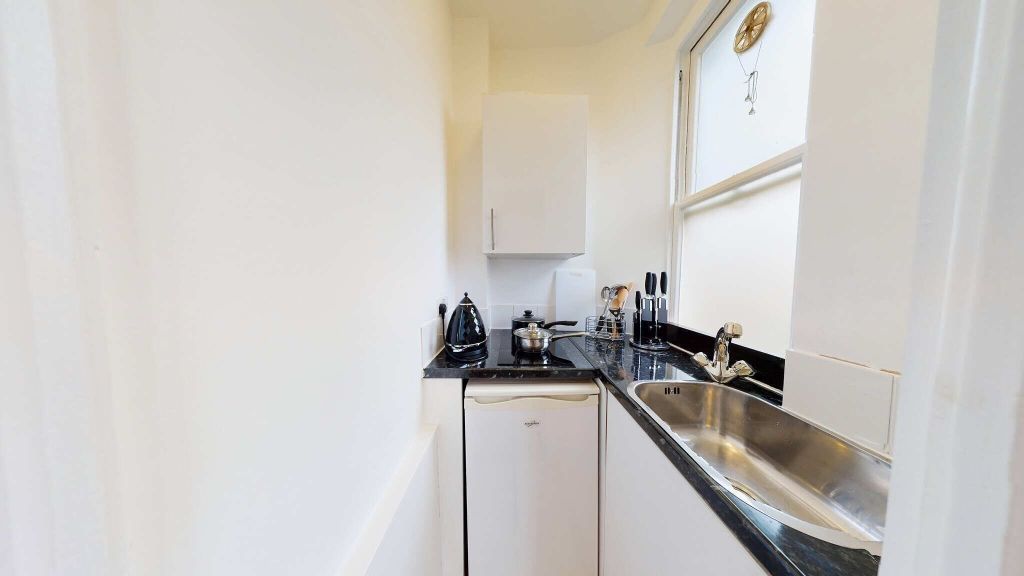 Property photo 2 of 11 Kitchen