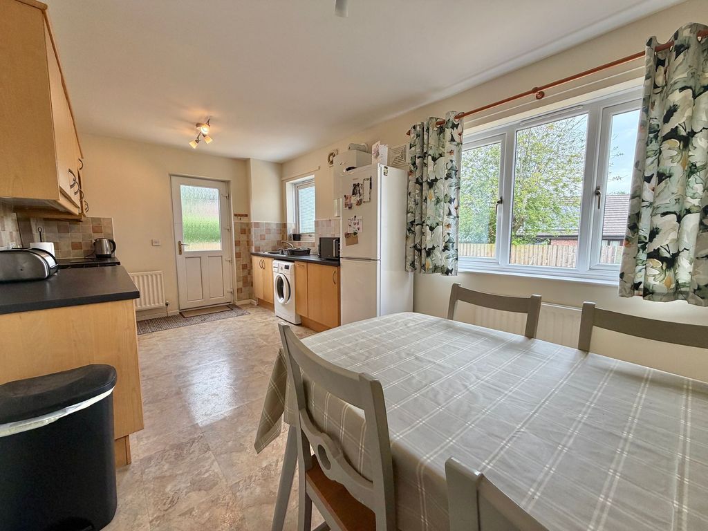 Property photo 2 of 11 Dining Kitchen