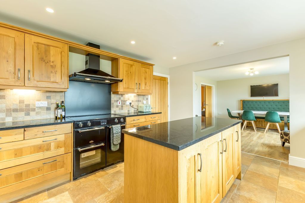 Property photo 3 of 30 Dining Kitchen
