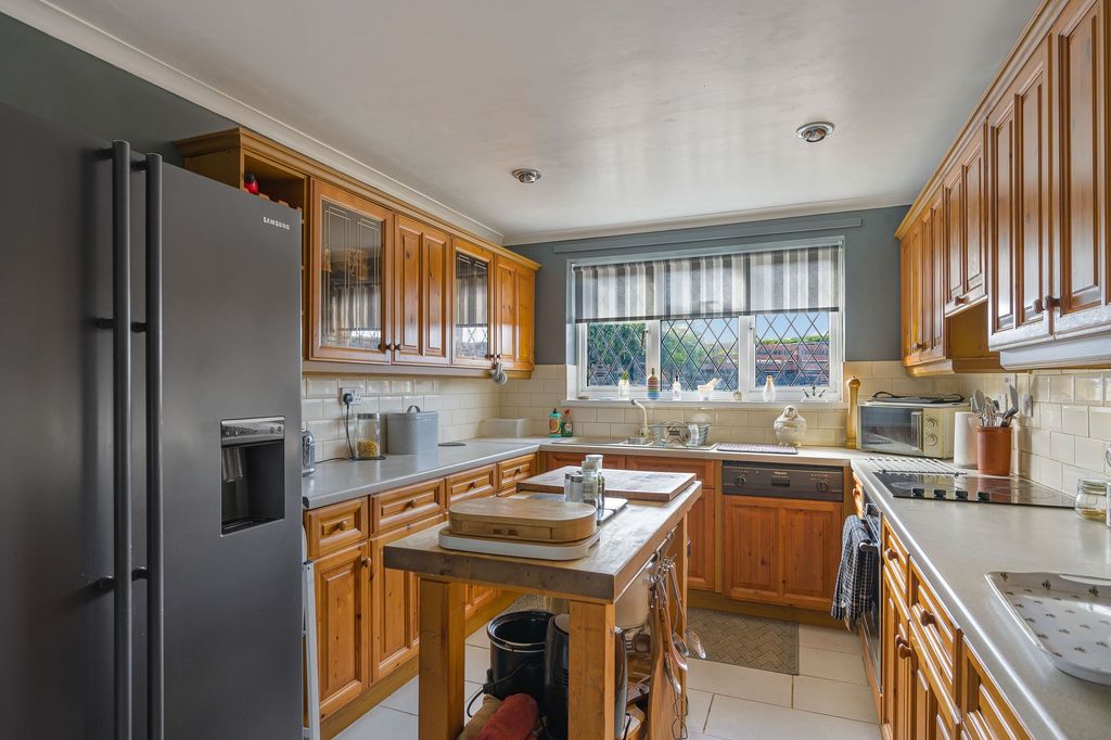Property photo 2 of 43