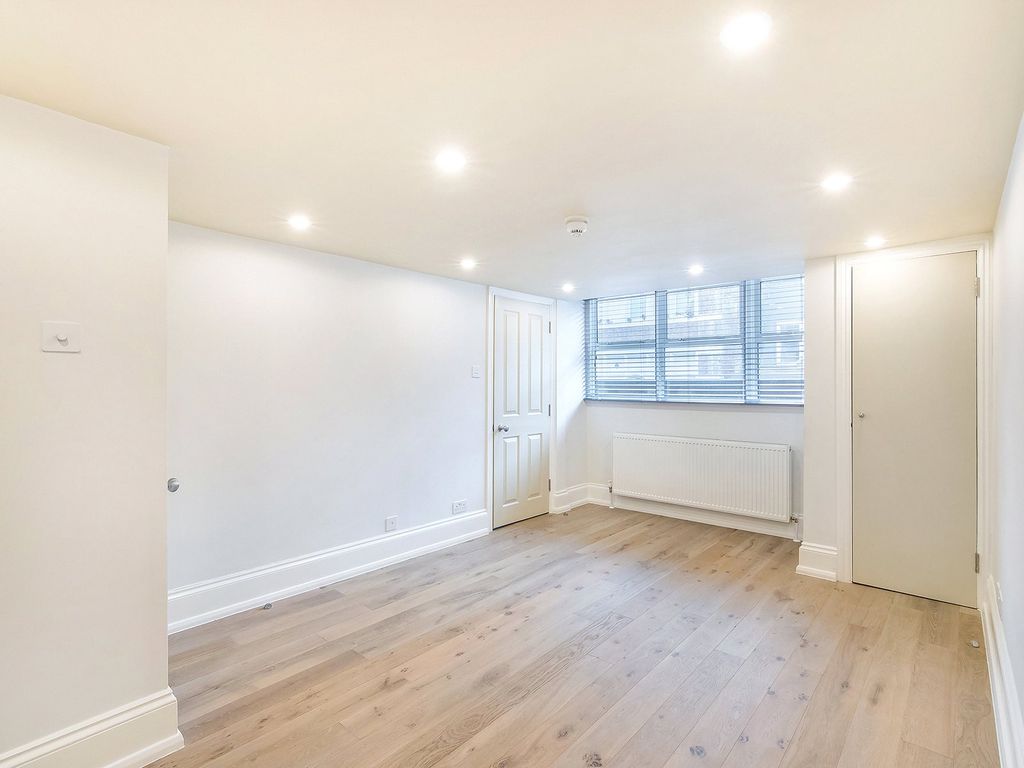 Property photo 3 of 9 Gerrard Street