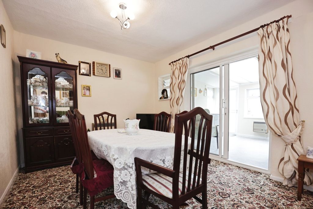 Property photo 3 of 16 Photo