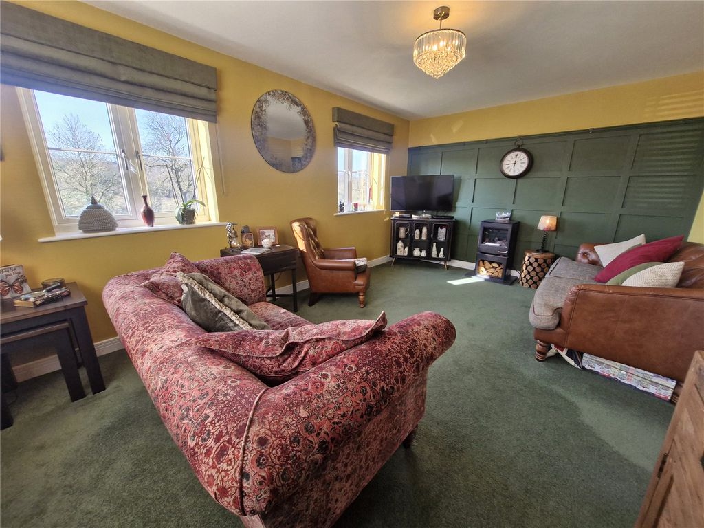 Property photo 3 of 18 Lounge