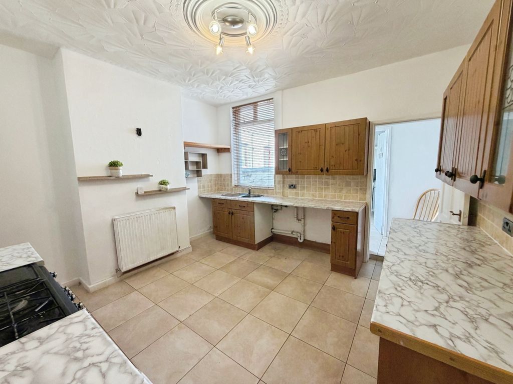 Property photo 3 of 9 Kitchen/Dining Room