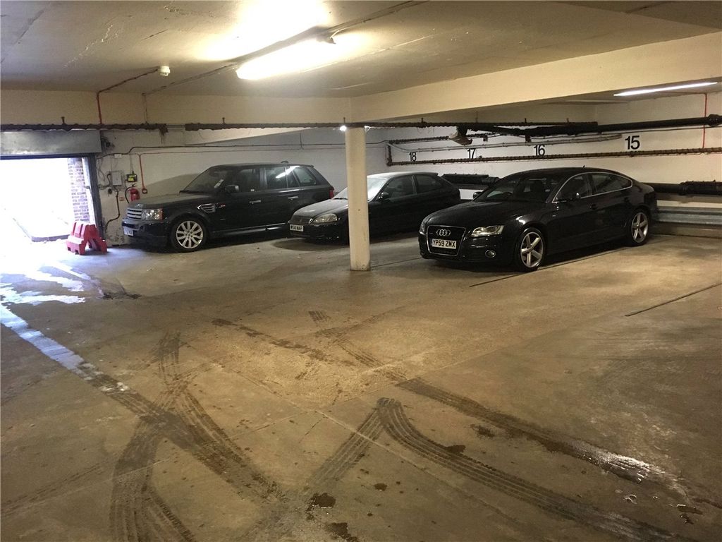 Property photo 1 of 3 Garage