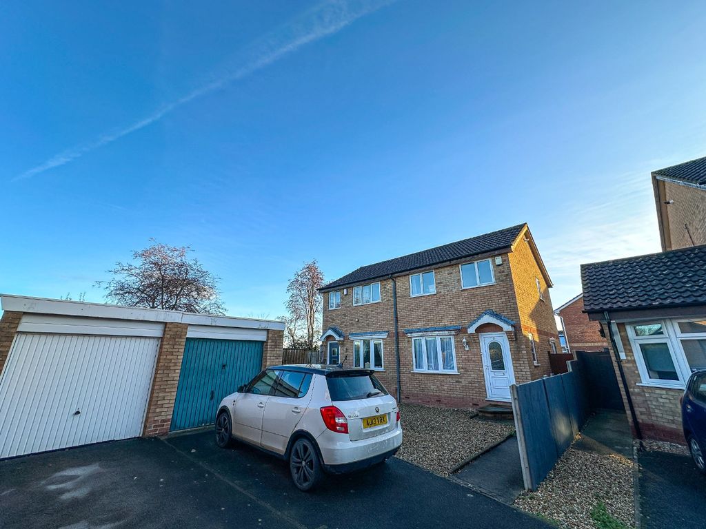 Property photo 2 of 17 4734213