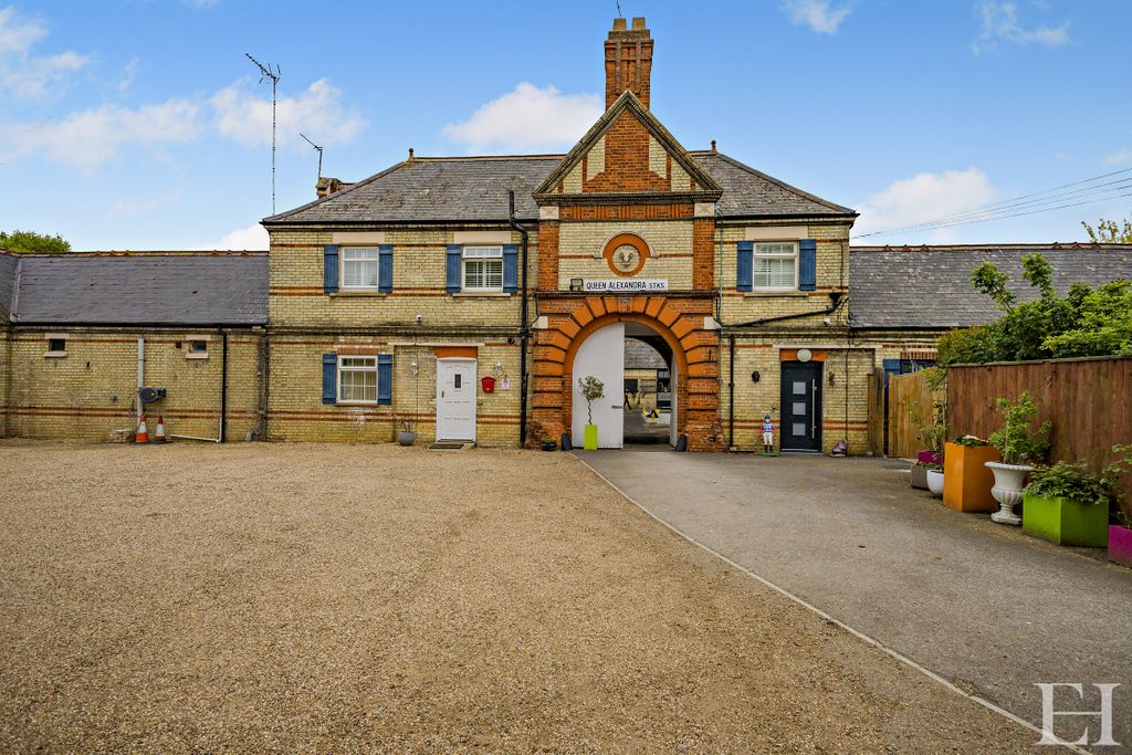 Property photo 2 of 29 8646487-Exteriorwm24-800