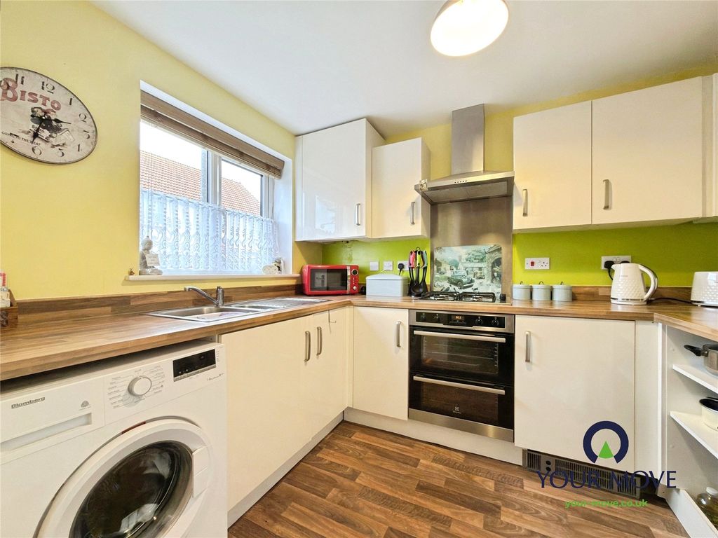 Property photo 2 of 11 Kitchen