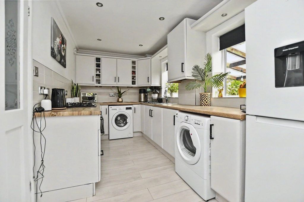 Property photo 2 of 14 Picture No. 98
