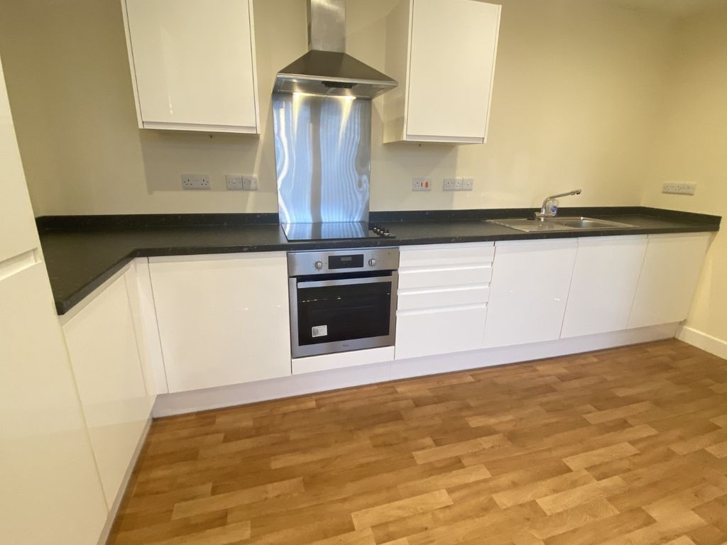 Property photo 3 of 10 Kitchen