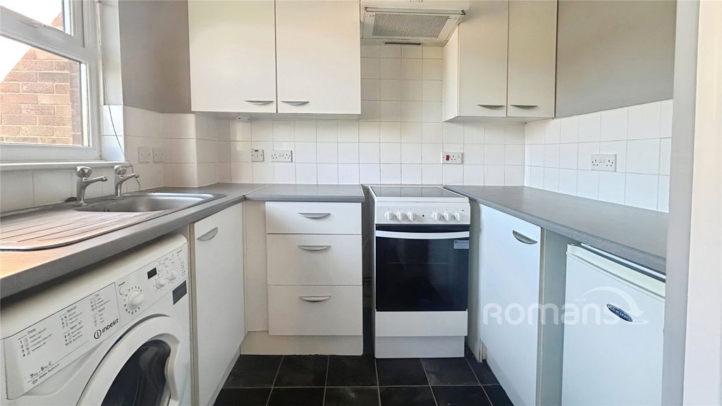 Property photo 2 of 6 Kitchen