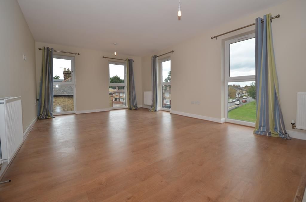 Property photo 2 of 7 Living Room / Dining Area
