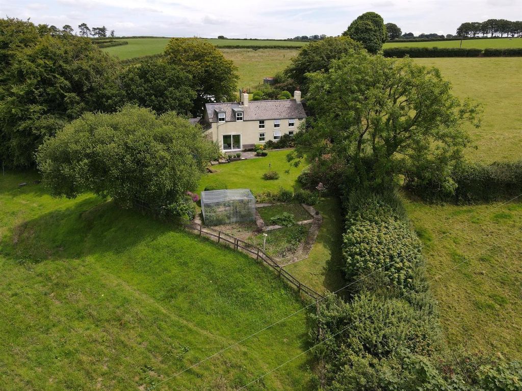 Property photo 2 of 44 2B0Cabe8-C078-402F-A74D-4C2Fba305335.Jpeg