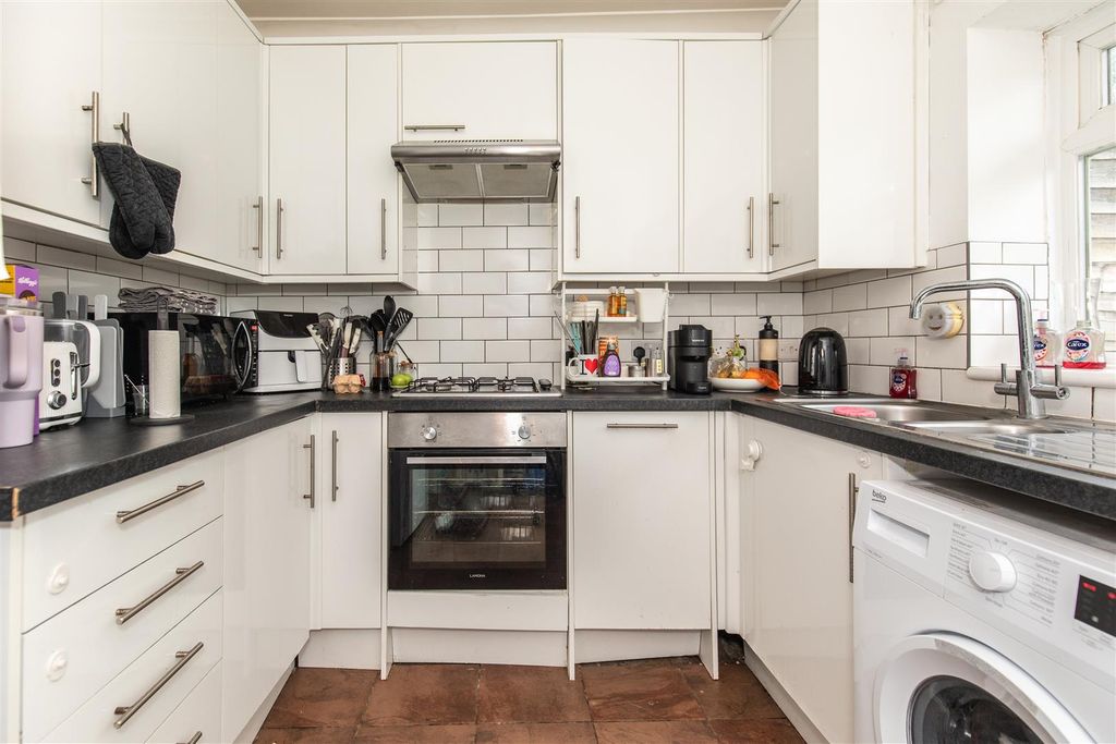 Property photo 2 of 8 Kitchen