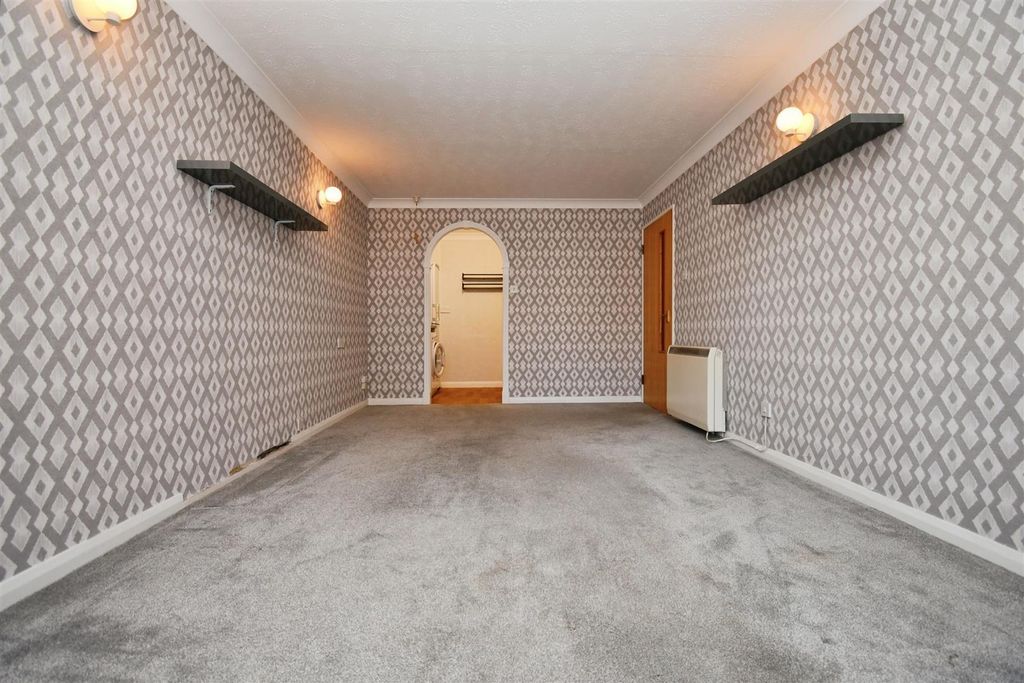 Property photo 2 of 10 Lounge