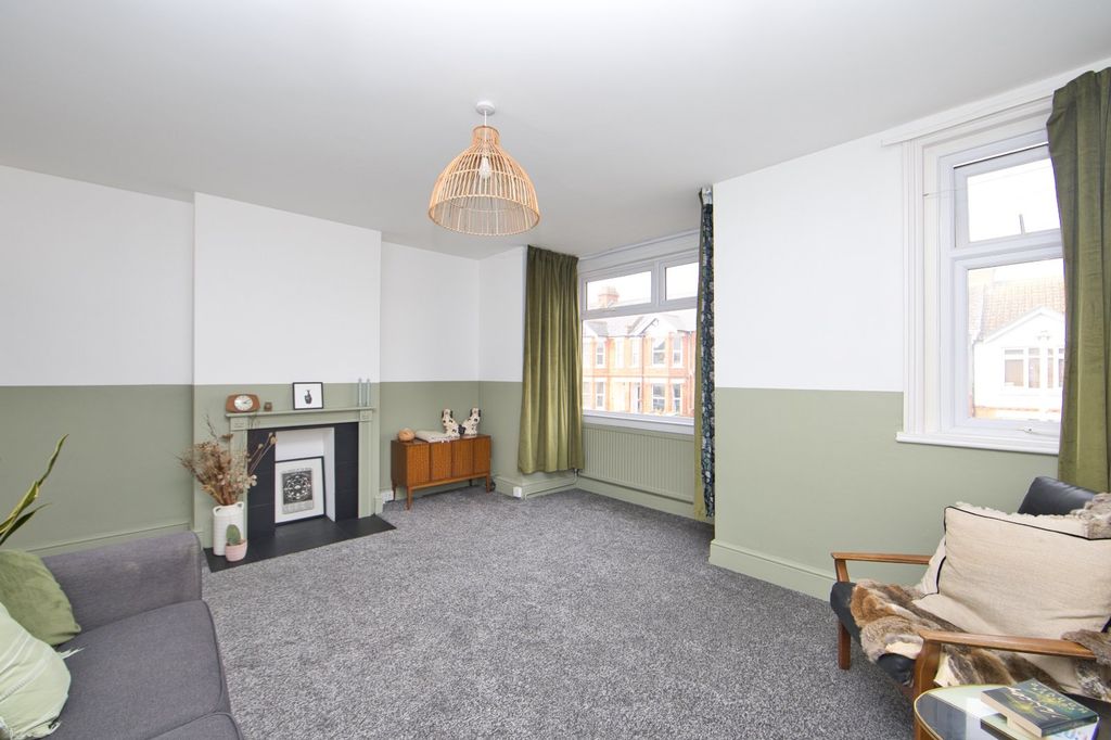 Property photo 2 of 8 Picture 2