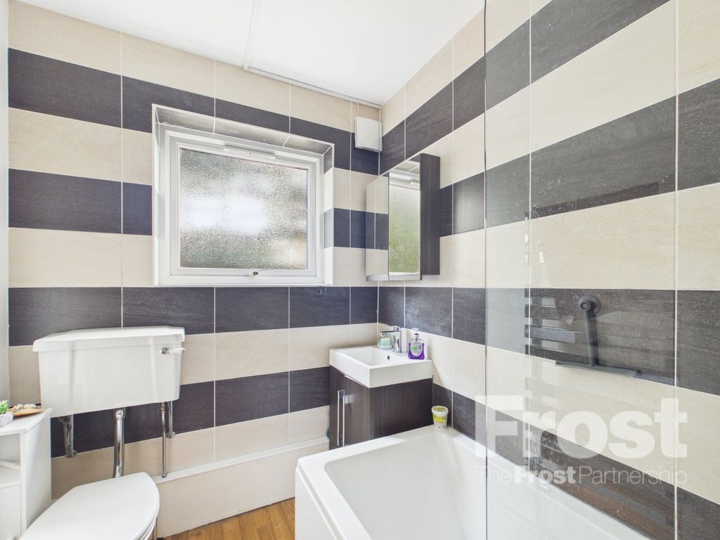 Property photo 2 of 12 Bathroom