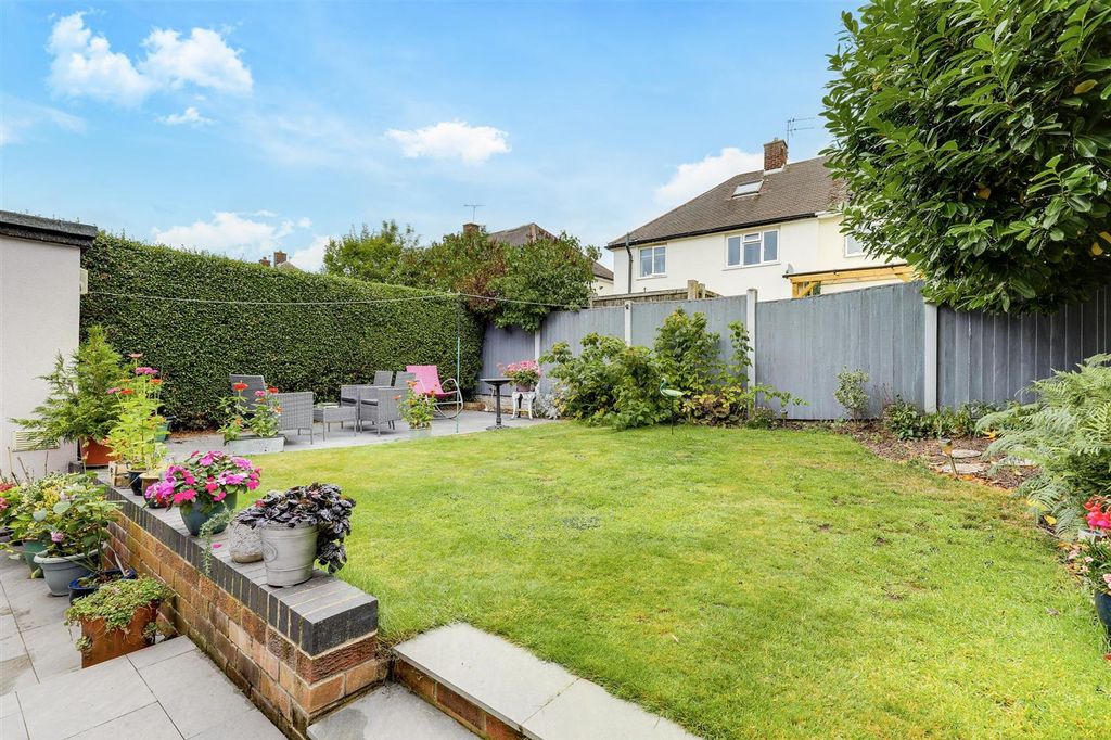 Property photo 3 of 27