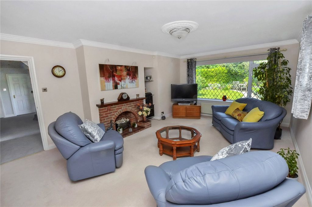 Property photo 3 of 30 Sitting Room