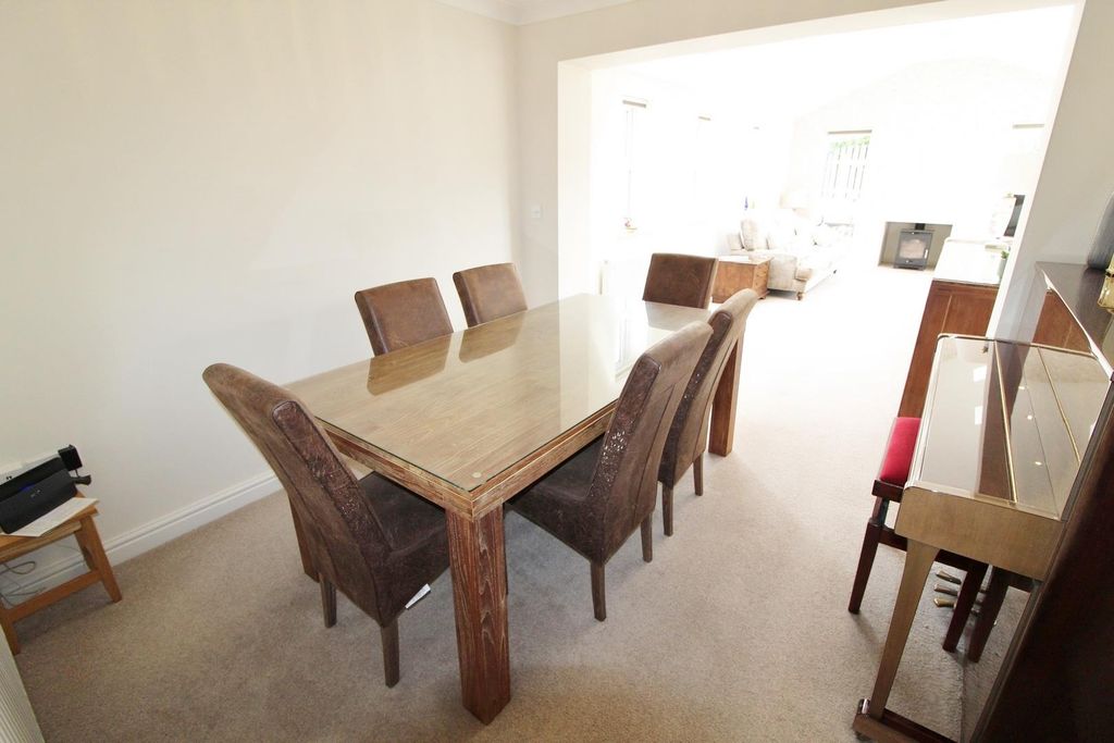 Property photo 3 of 15 Dining Room